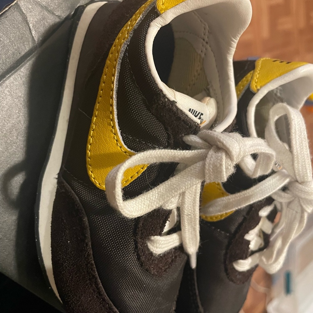 Nike black and yellow waffle trainers 2 (toddler)